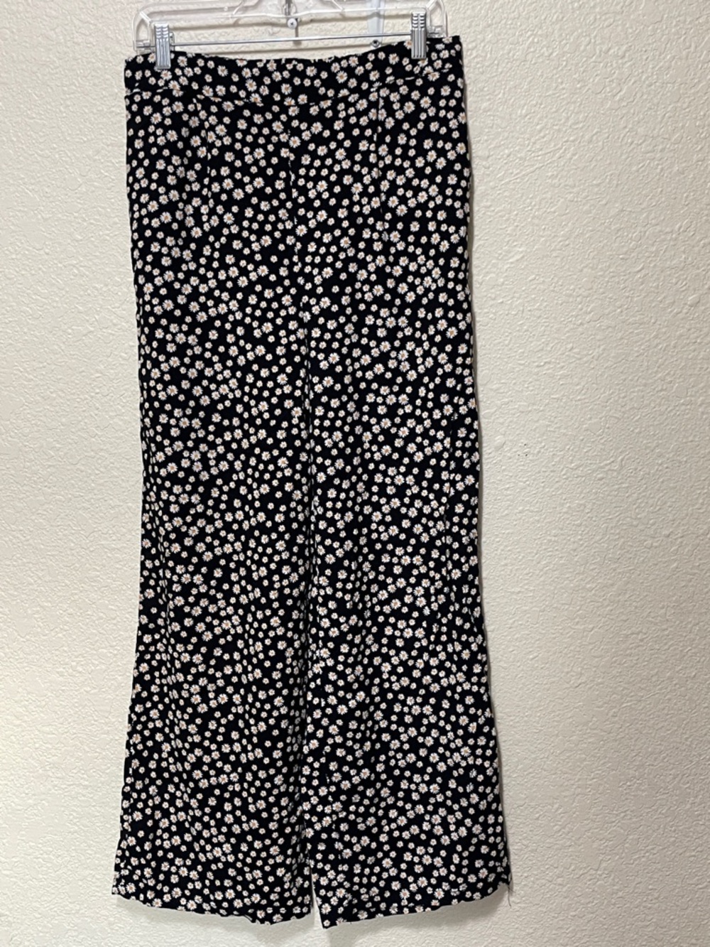 Miss Selfie Women's Black & Daisy Print Wide Leg Pants. Good Condition. Size L.